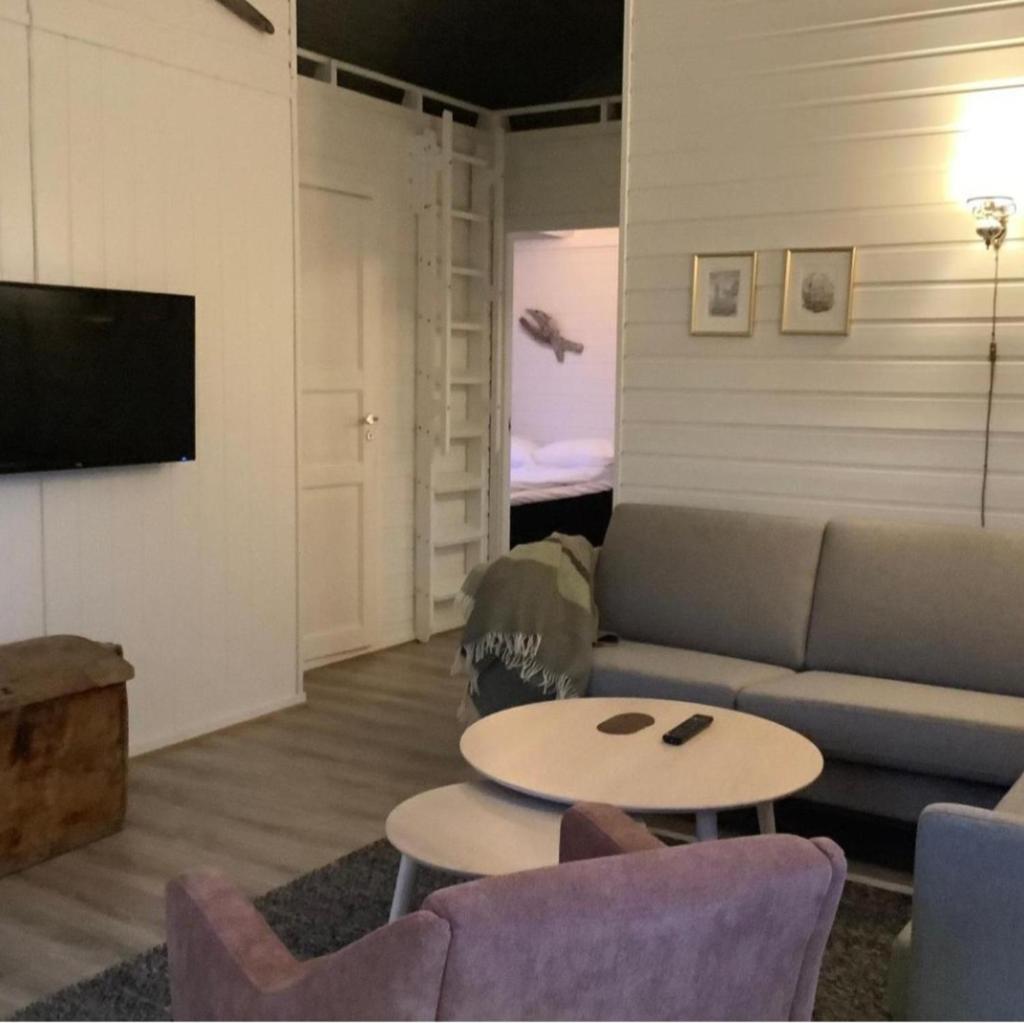 Ytterviks Rorbu Lofoten Private Sauna & Free elektric CarCharging - Tap to explore photos