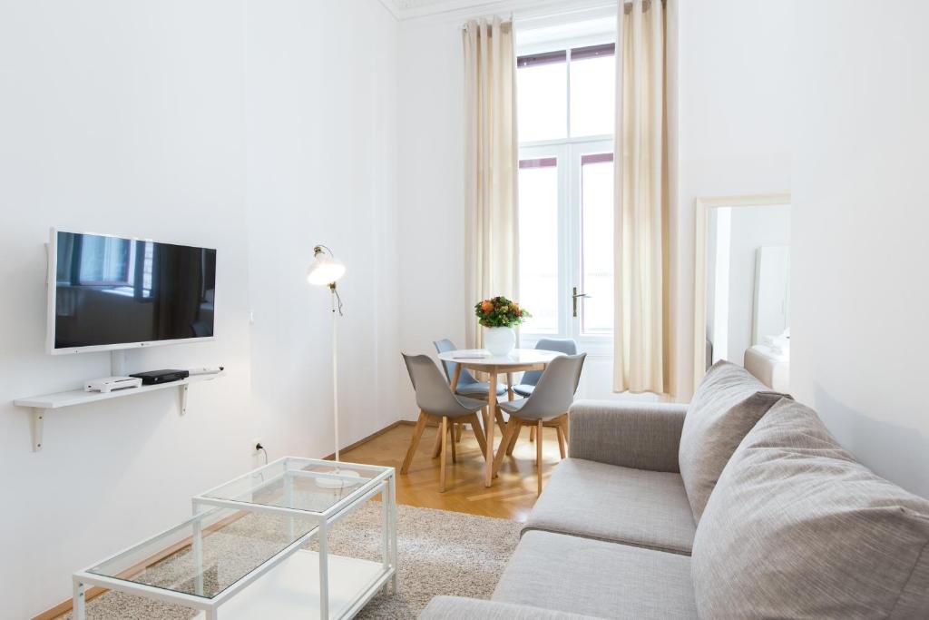Апартаменты (Улучшенные апартаменты № 15C), HeyMi Apartments in City Center