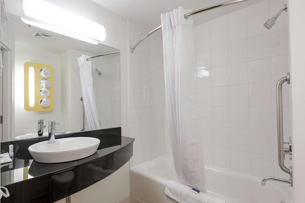 Motel 6-Brandon, MB photo 4