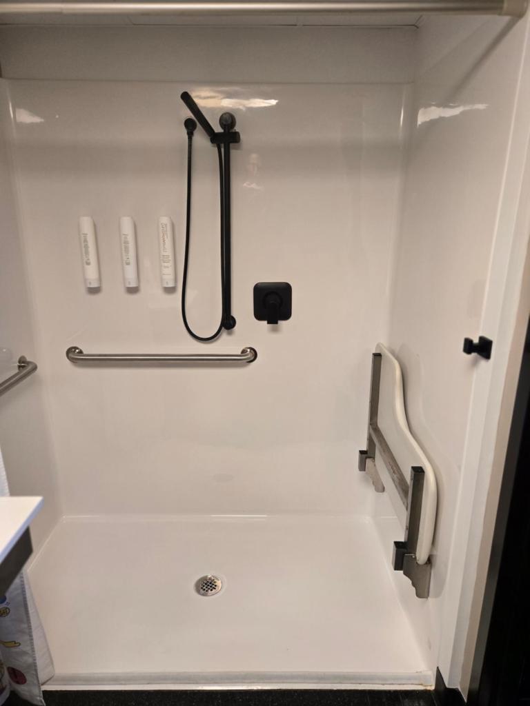 Dutch Wonderland Inn - Tap to explore photos