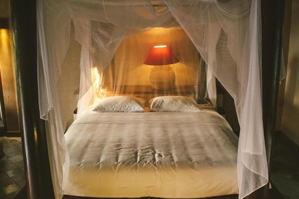 Вилла (Вилла с видом на океан в стиле древнего Хюэ), Villa Louise Hue Beach Boutique Hotel