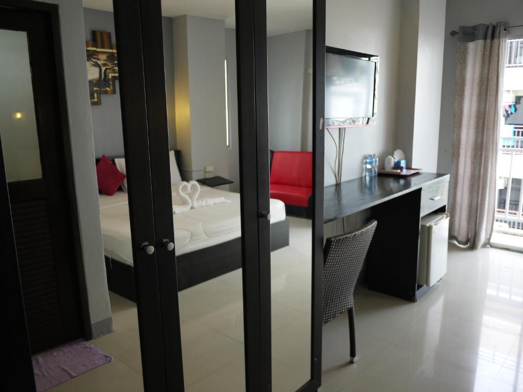 Двухместный (Двухместный номер с 1 диваном-кроватью), Allya Patong Hotel