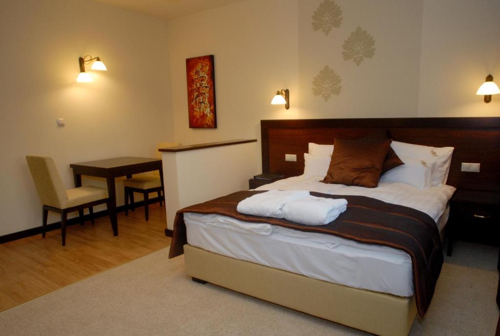 Двухместный (Улучшенный двухместный номер с 1 кроватью), Hotel Aurum