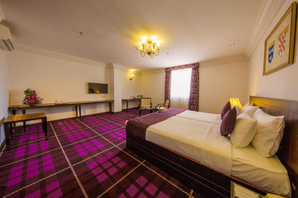 Двухместный (Premium Room: Buy one get 1 free for selected beverages (valid all day) & 15% Off Food purchased from & Co Pub and Restaurant), The Steuart by Citrus
