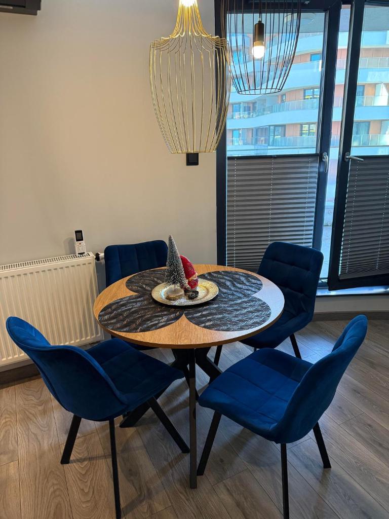 Beautiful Apartment- FREE GARAGE- WIŚLANE TARASY - Tap to explore photos
