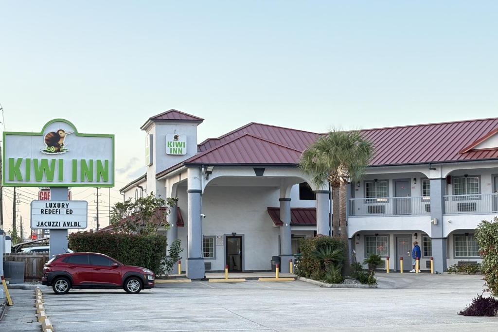 Kiwi Inn Willowbrook HWY249