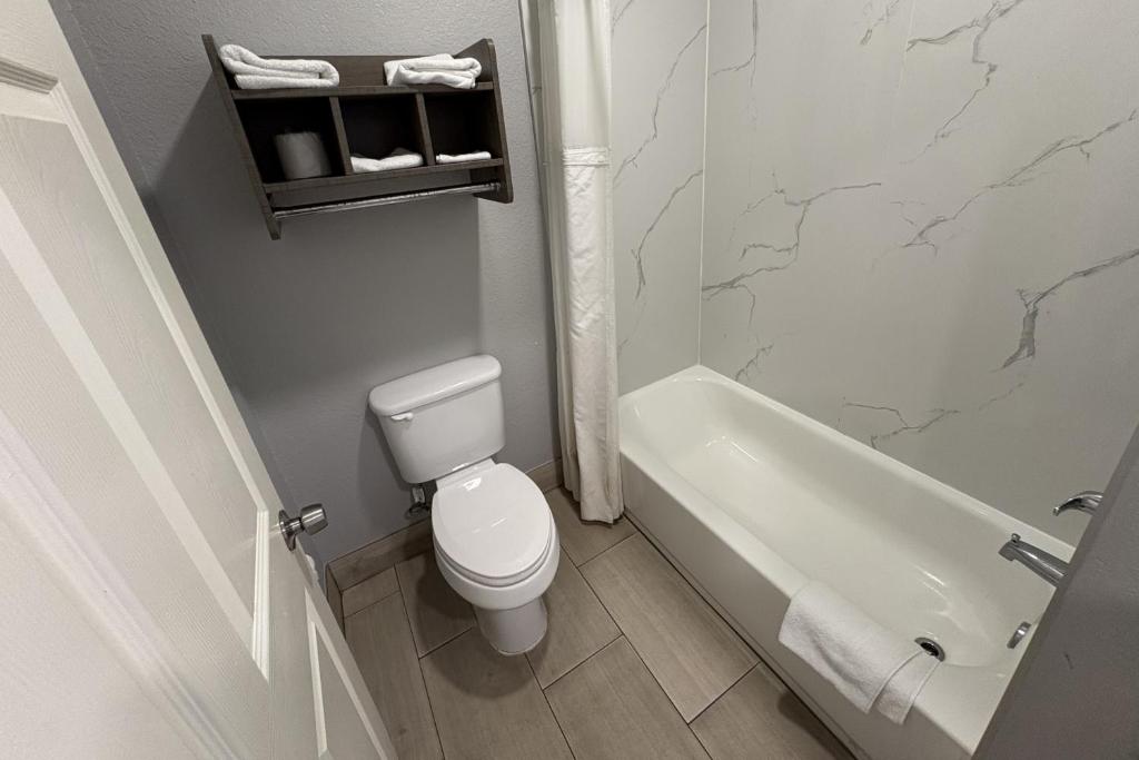 Kiwi Inn Capital O Houston - Hwy 249 Room Type - 2 Queen Bed Smoking