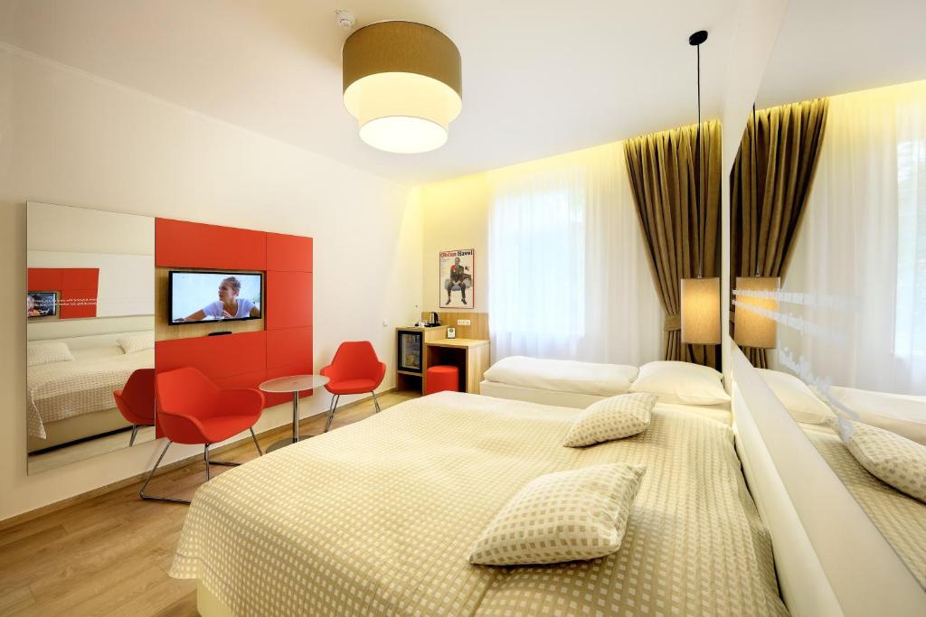 Трехместный (Трехместный номер, вид на сад), Salvator Boutique Hotel