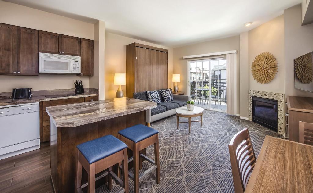 WorldMark Solvang - Tap to explore photos