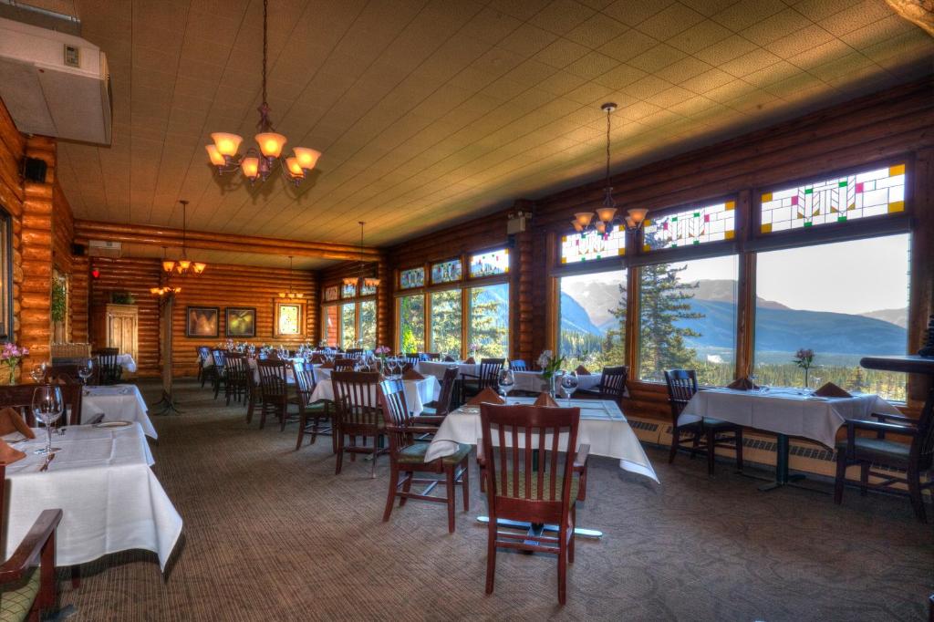 Overlander Mountain Lodge photo 1