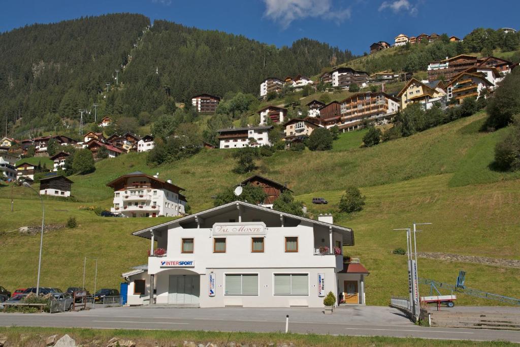 Val Monte photo 2