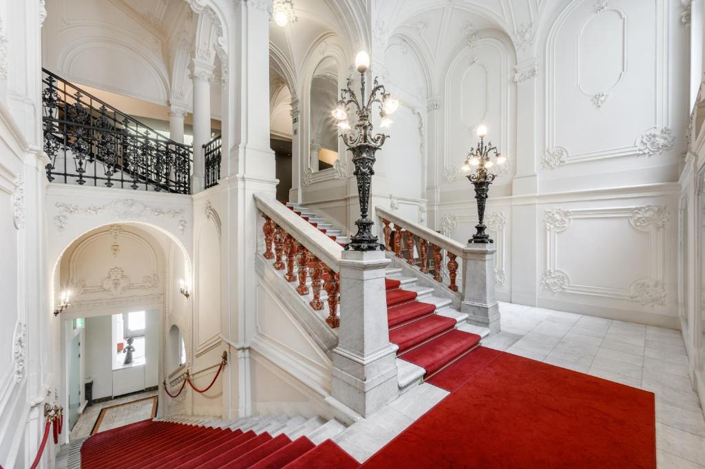 Hotel Nemzeti Budapest - Tap to explore photos