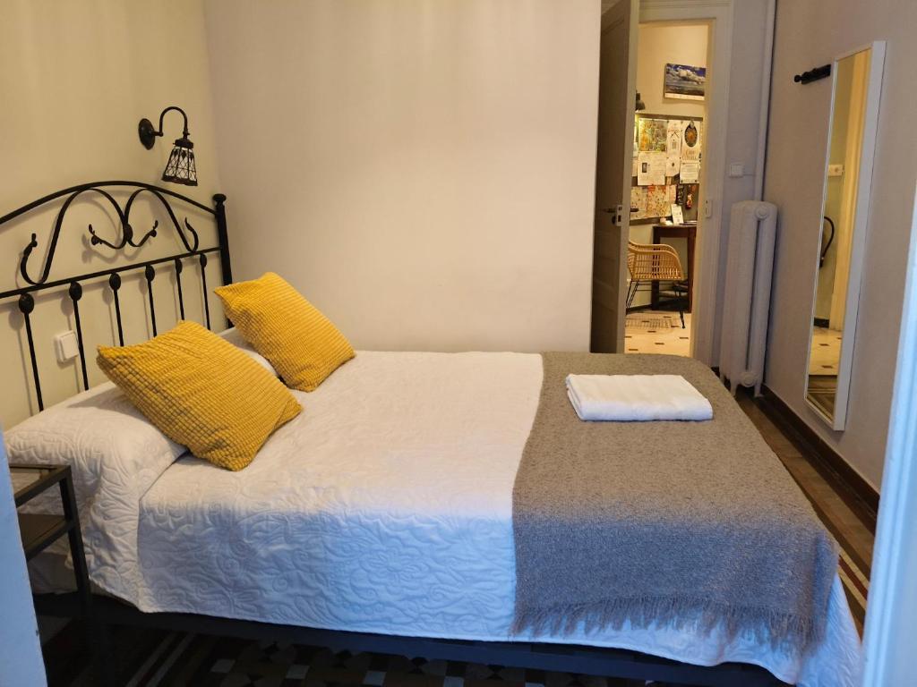Casa Consell Bailen, Guest House - Tap to explore photos