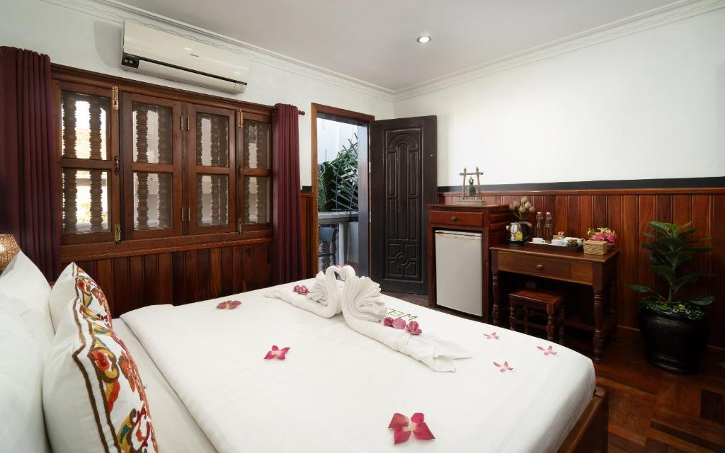 Siem Reap Center Hotel - Tap to explore photos