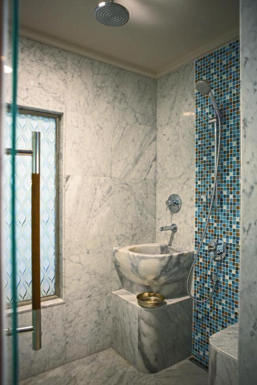 Renaissance Izmir Hotel by Marriott - Tap to explore photos