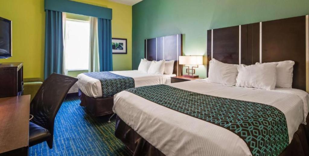 Best Western Plus Carrizo Springs Inn & Suites - Tap to explore photos