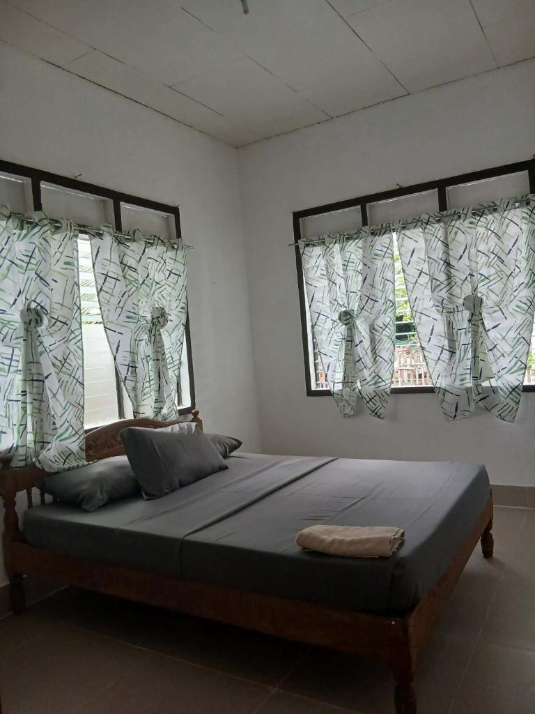 Villa Rosita - Apo Island - Tap to explore photos