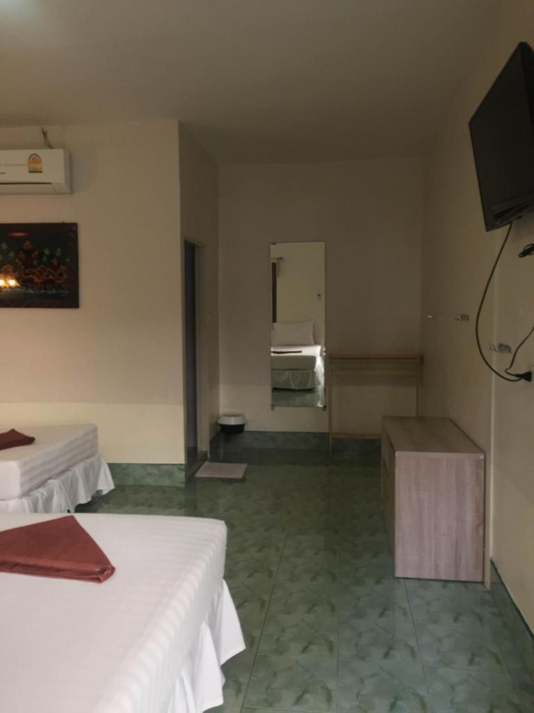 Четырехместный (Улучшенный четырехместный номер), Coco's Guest House