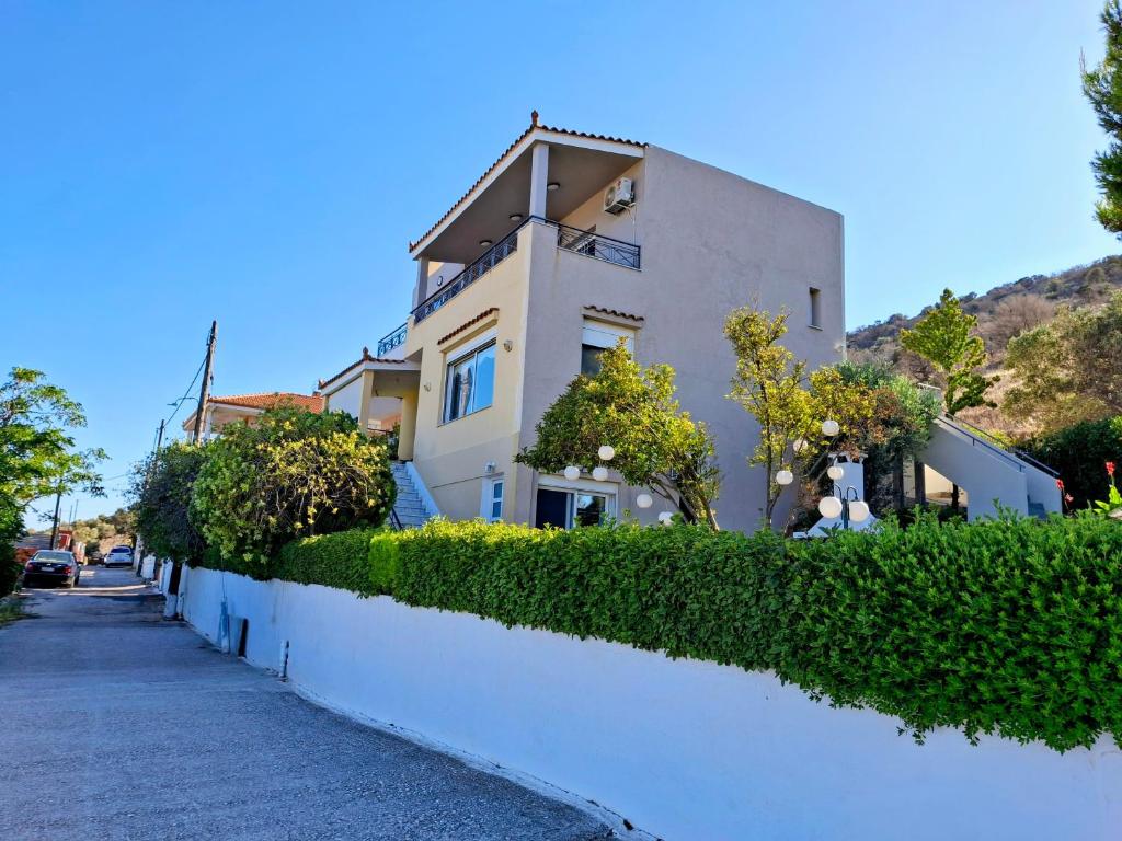 Harris elegant house superb view near airport, Attica