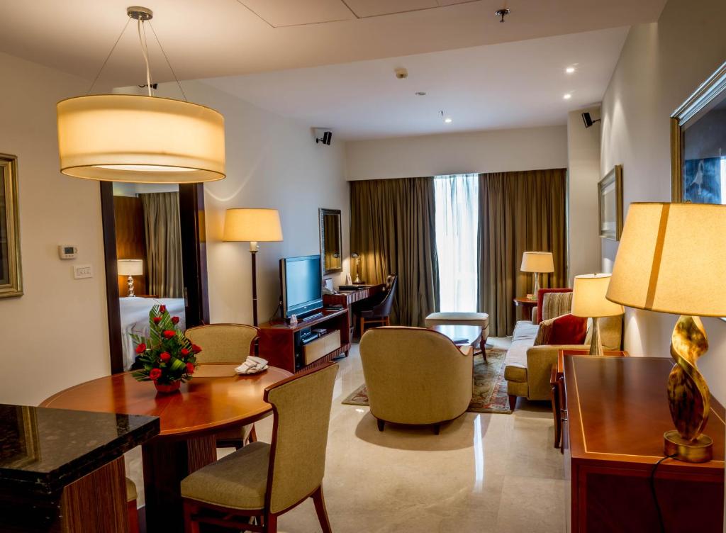 Апартаменты (One Bedroom Superior Apartment with kitchenette), Oakwood Premier Prestige-UB City