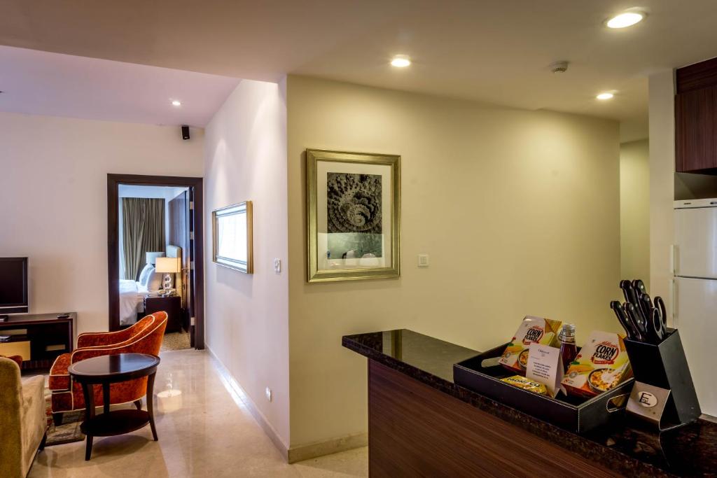Апартаменты (Three-Bedroom Superior Apartment with Kitchenette), Oakwood Premier Prestige-UB City