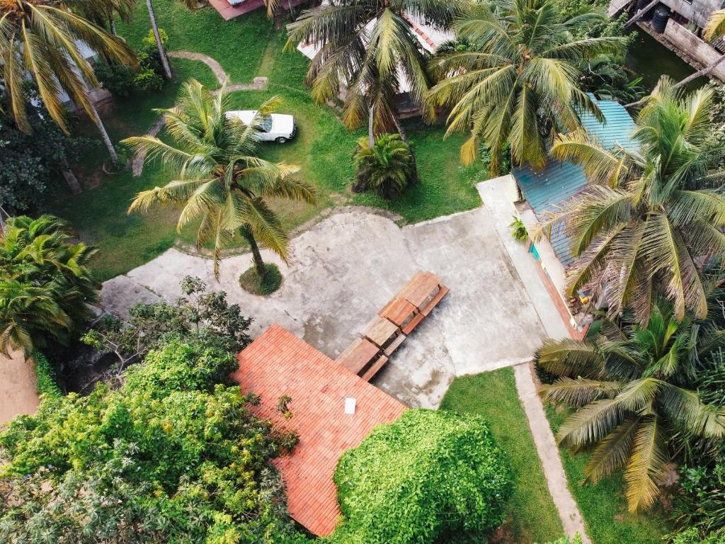 Hotel Tulum Mirissa - Tap to explore photos