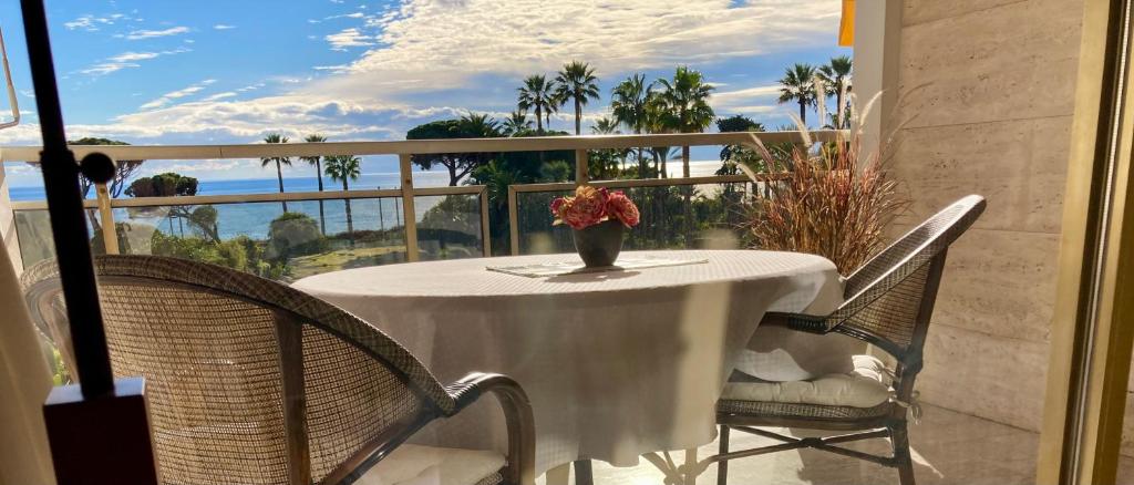 Cannes Events, Beach, Pool & Parking - Tap to explore photos