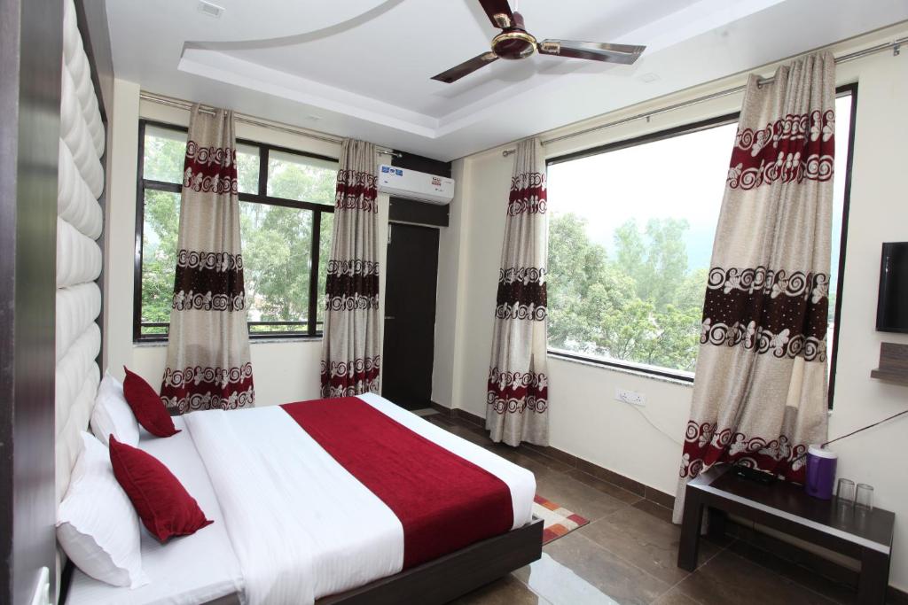 Двухместный (Двухместный номер Делюкс с 1 кроватью), Hotel Trihari