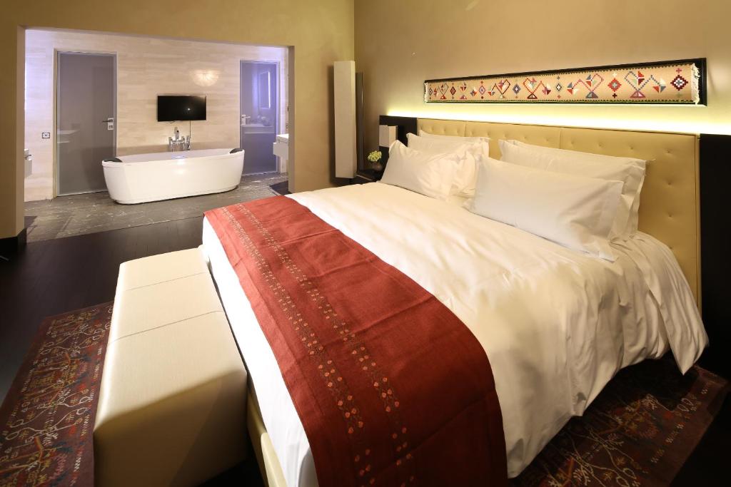 BERDS Hotel Chisinau - MGallery Collection - Tap to explore photos