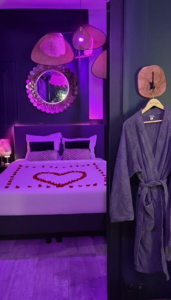 Suite Passion - Jacuzzi privé - Table massage, Loire