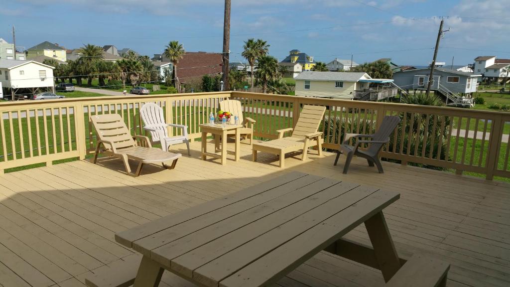 PRIVATE BEACH -- AWAY FROM THE CROWDS - Ocean Views -Short drive to MOODY GARDENS, SCHLITTER BAHN, PLEASURE PIER image