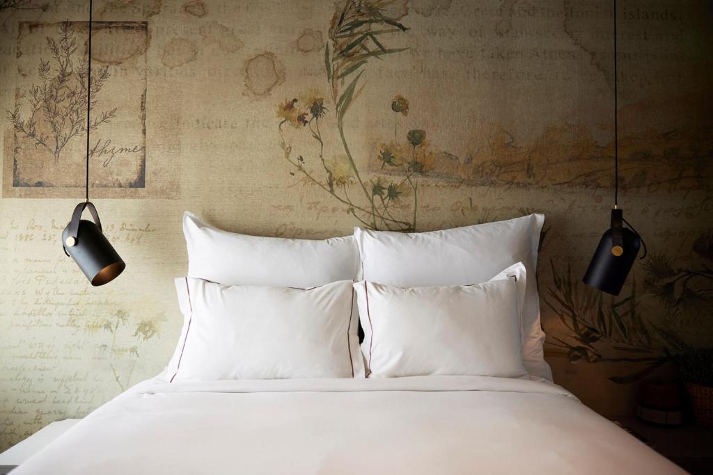 Anise Aluma Athens, Tapestry Collection by Hilton Room Type - One-Bedroom Queen Suite