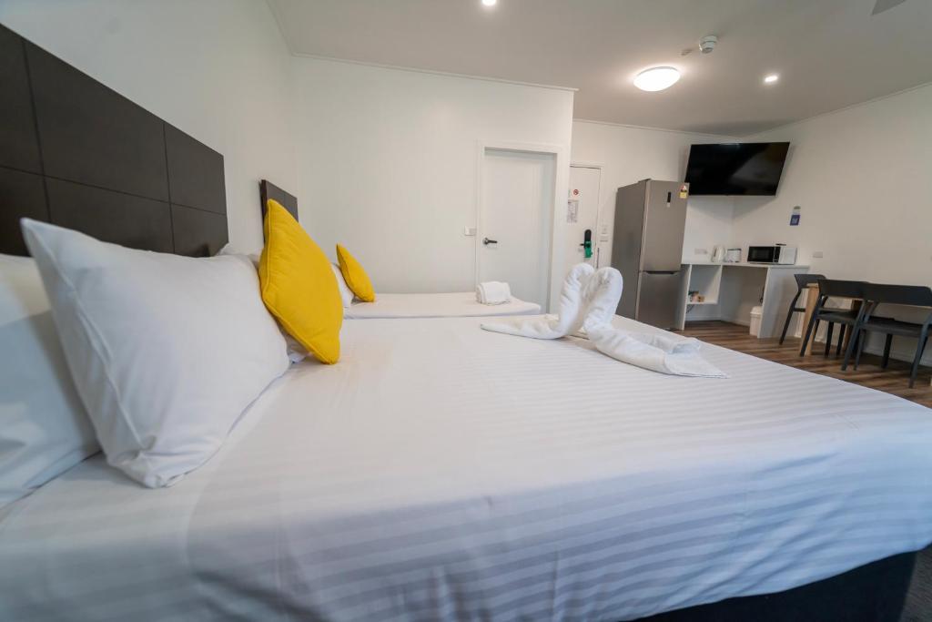 Nowra Motor Inn - Tap to explore photos