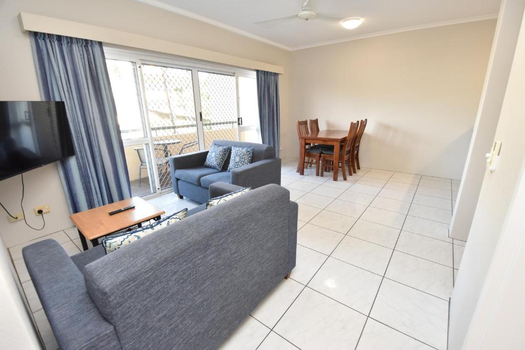 Tradewinds McLeod Holiday Apartments - Tap to explore photos