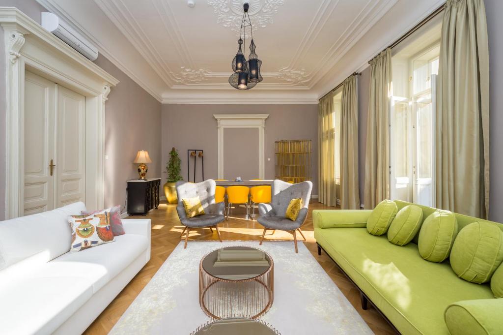 Апартаменты (Апартаменты с 4 спальнями), Opletalova Apartments