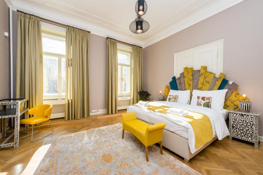 Апартаменты (Апартаменты с 4 спальнями), Opletalova Apartments