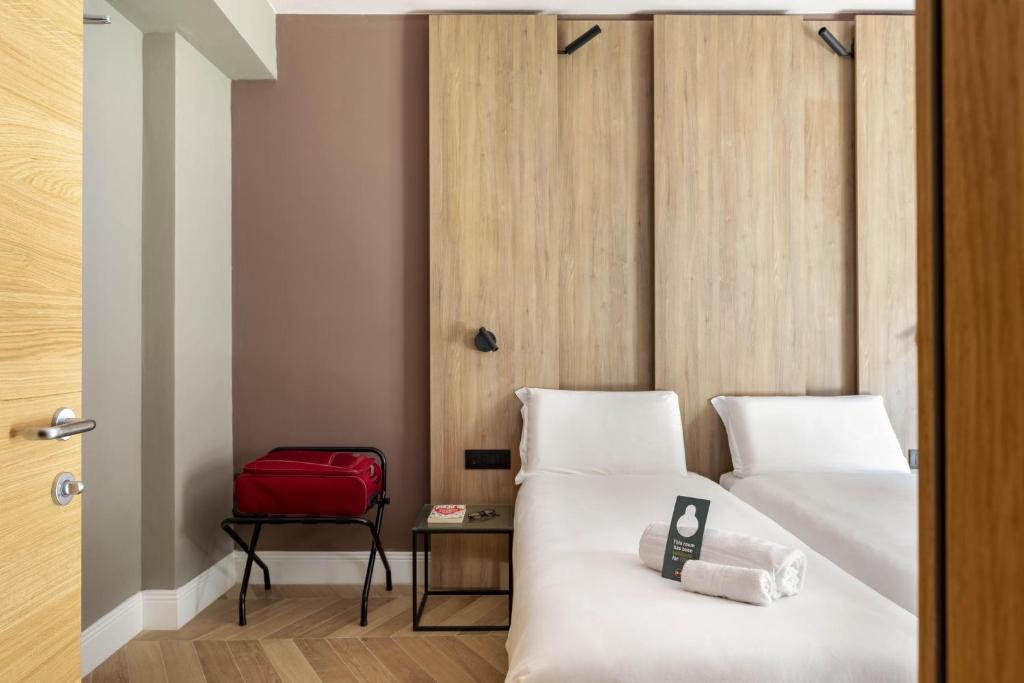 B&B Hotel Genova City Center Room Type - Superior Twin Room