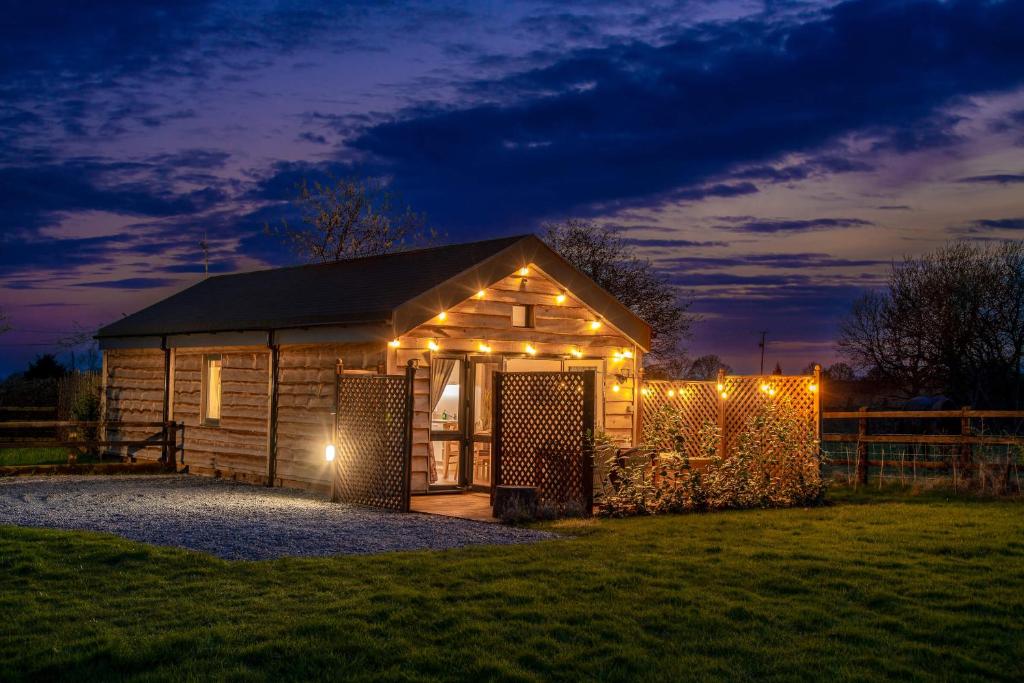 Ockeridge Rural Retreats Room Type - Montana Log Mobile Home