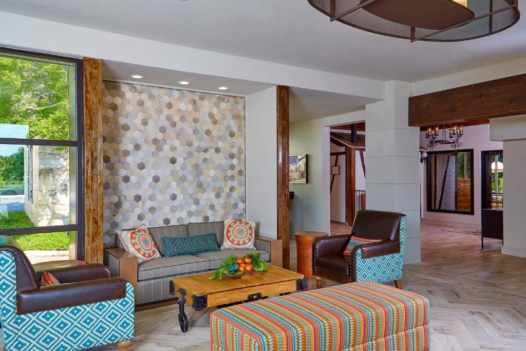 Fredericksburg Inn and Suites photo 4