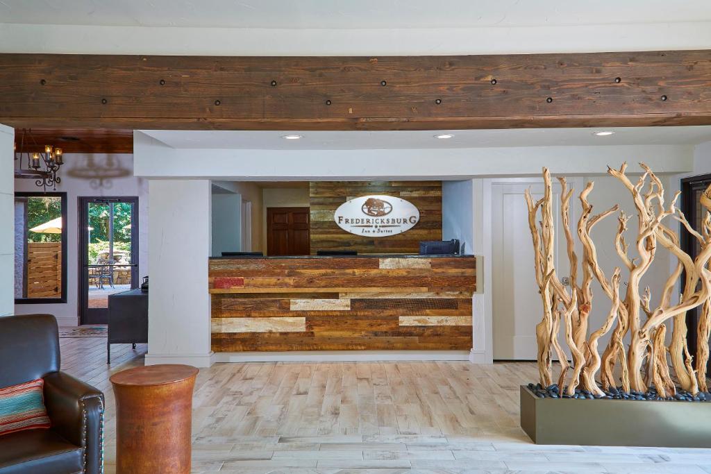 Fredericksburg Inn and Suites photo 2