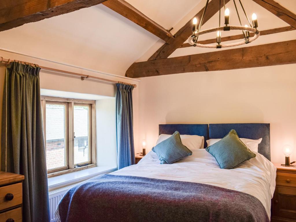 Wheelwright Cottage - Tap to explore photos