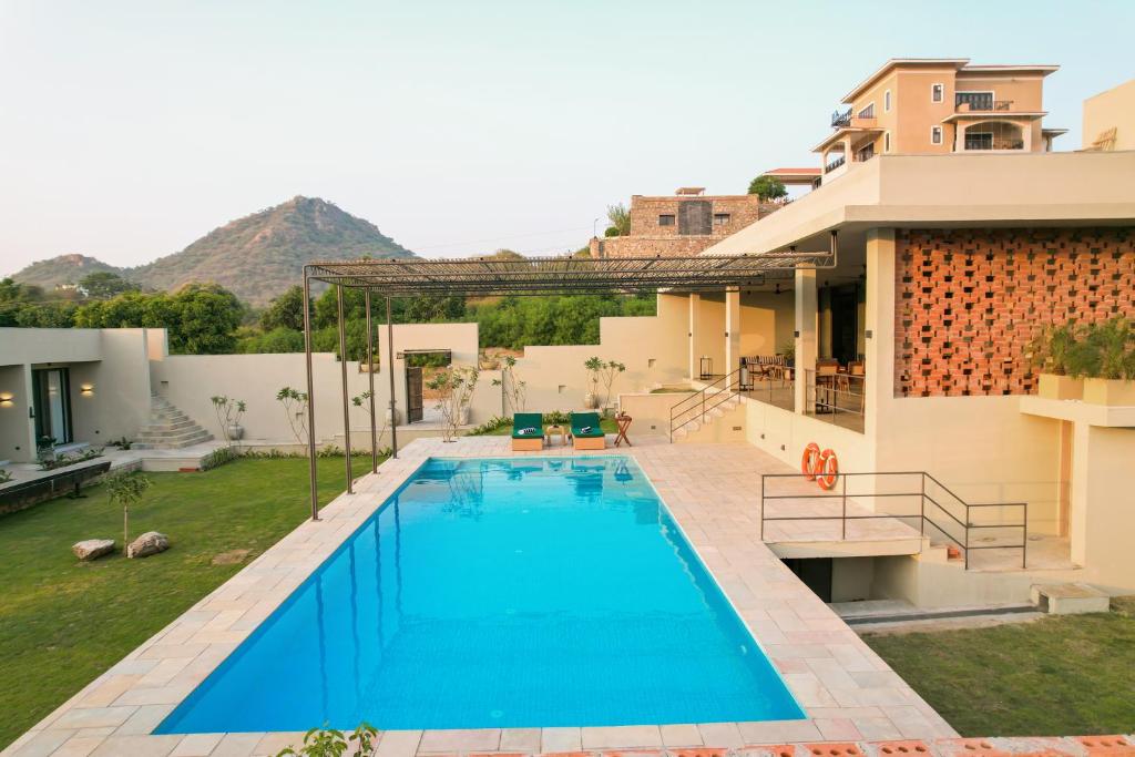 SaffronStays Villa Rohi photo 3