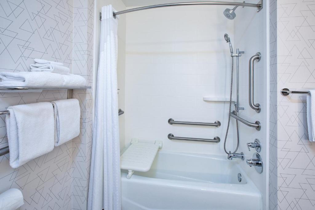 Holiday Inn Express Casper-Interstate 25 by IHG - Tap to explore photos