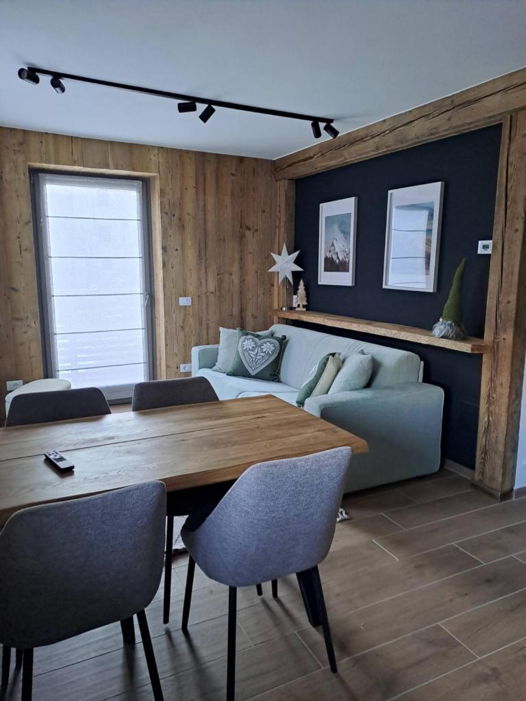 Alpen Lodge Premium Apartment - Tap to explore photos