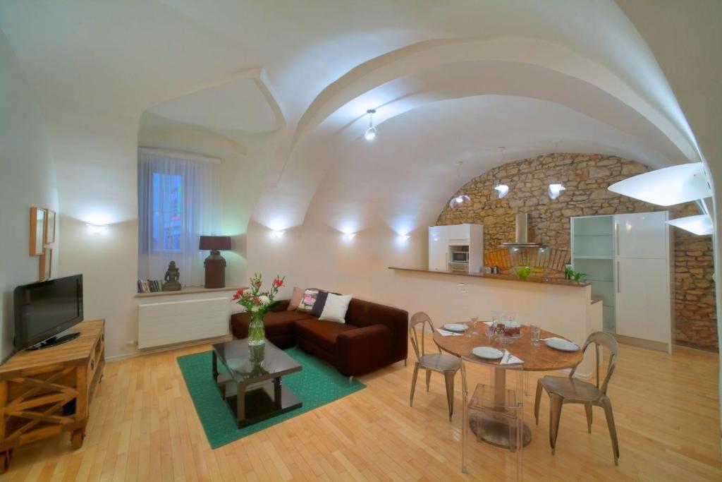 Апартаменты (Апартаменты с 2 спальнями), Апартаменты У Капра