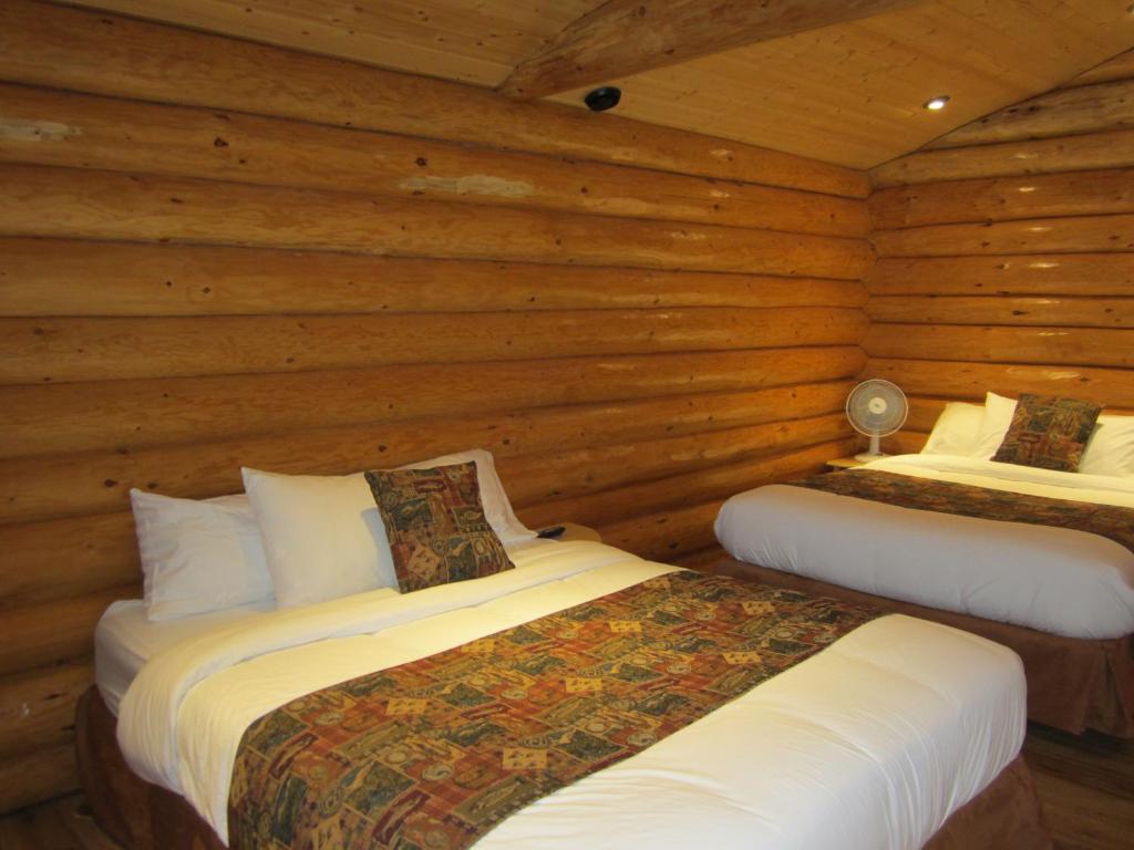 Port Hardy Cabins - Tap to explore photos