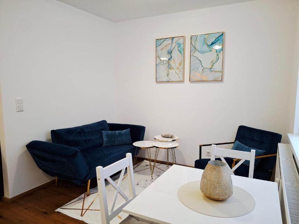 Lauro Apartment - Tap to explore photos