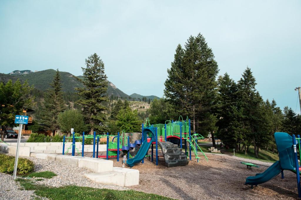 Radium Park Lodge photo 4