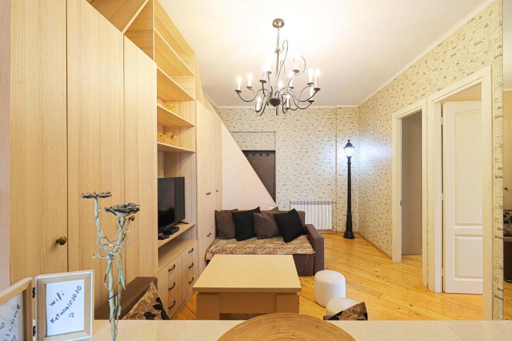 Wehost Duplex Near Rustaveli Avenue - Tap to explore photos