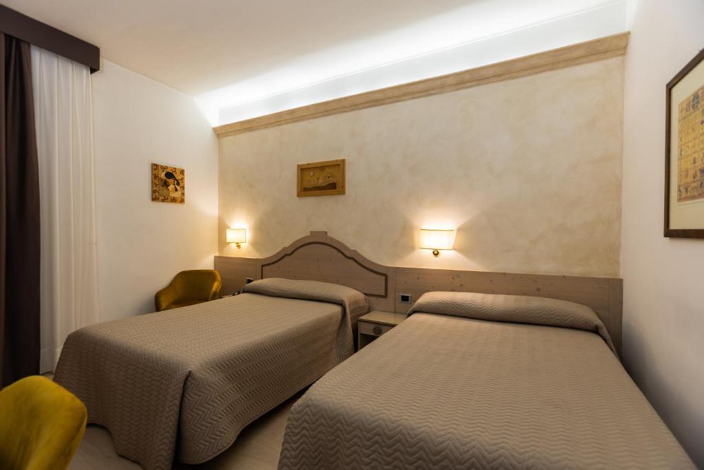 HOTEL GIALLETTI - Tap to explore photos